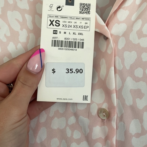 NWT Pink and White Leopard Print Button Down - Picture 3 of 3